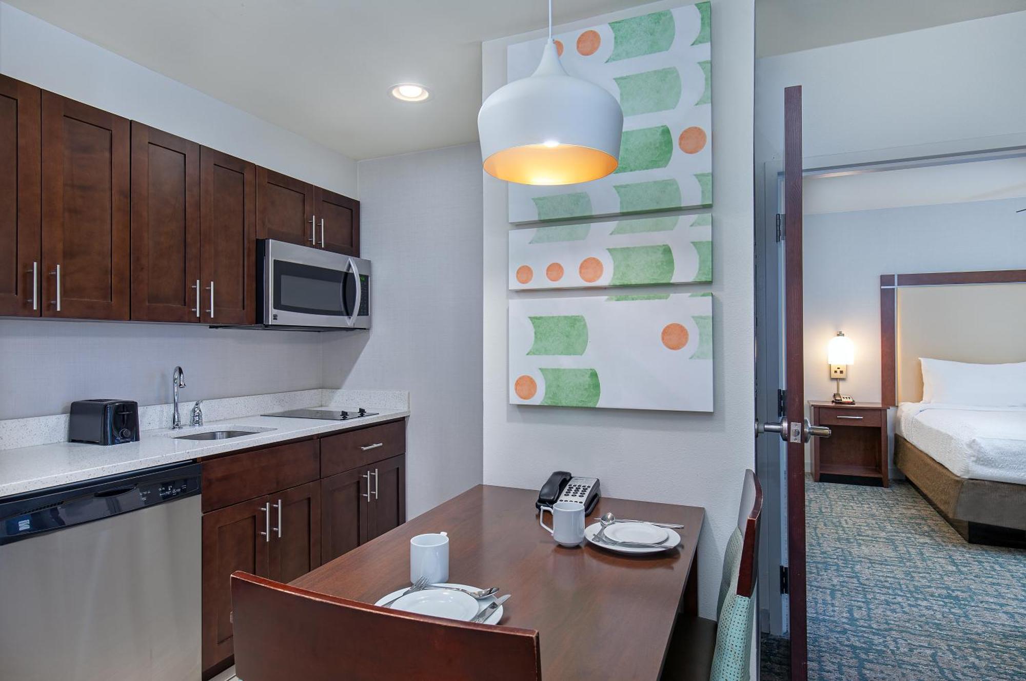 One-Bedroom King Suite - Non-Smoking